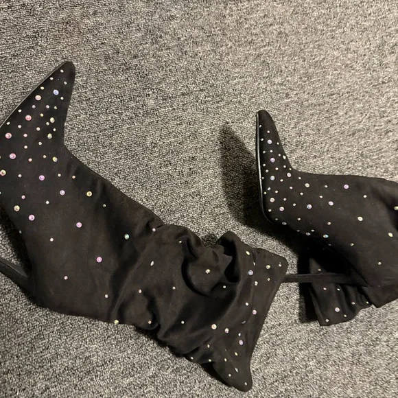 Elegant Black Studded Scrunch Style Women's Boots - Picture 9 of 9